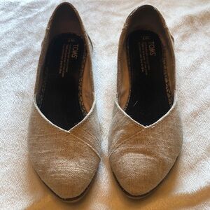 Good condition Toms Jutti Neat Suede Flat
